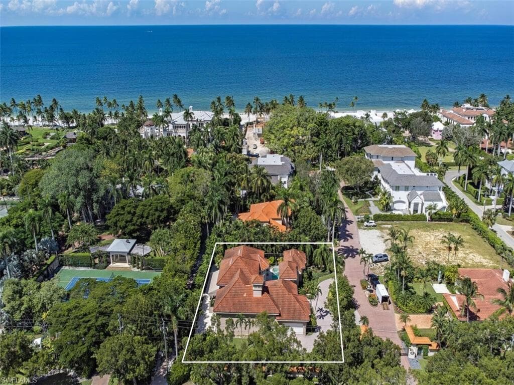 2080 Gordon Dr, Naples, FL 34102-3