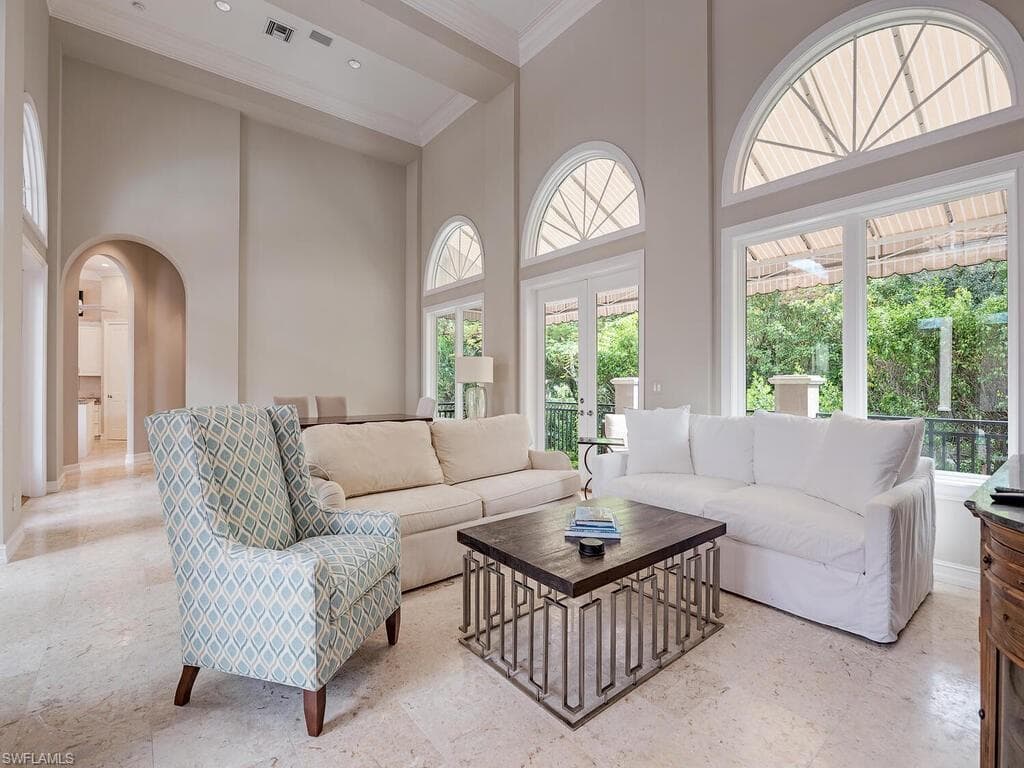 2080 Gordon Dr, Naples, FL 34102-4