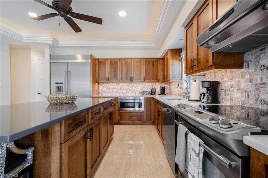 515 99th Ave N, Naples, FL 34108-23