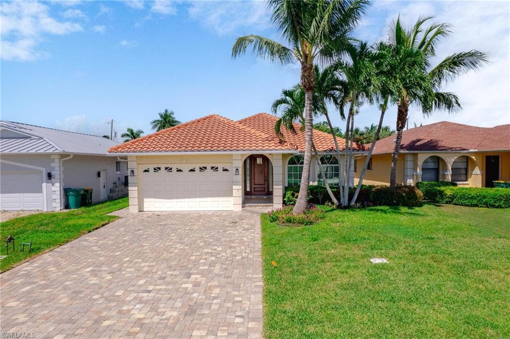 515 99th Ave N, Naples, FL 34108-2