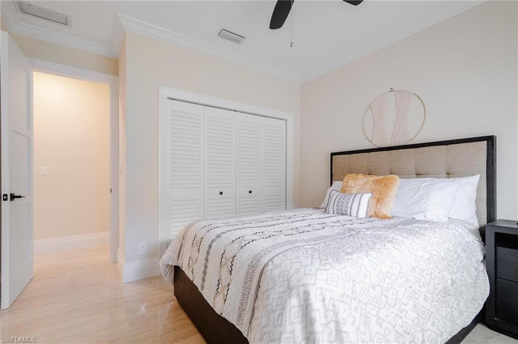 515 99th Ave N, Naples, FL 34108-33