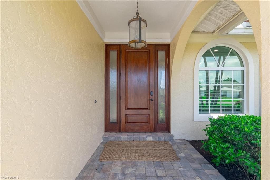 515 99th Ave N, Naples, FL 34108-4