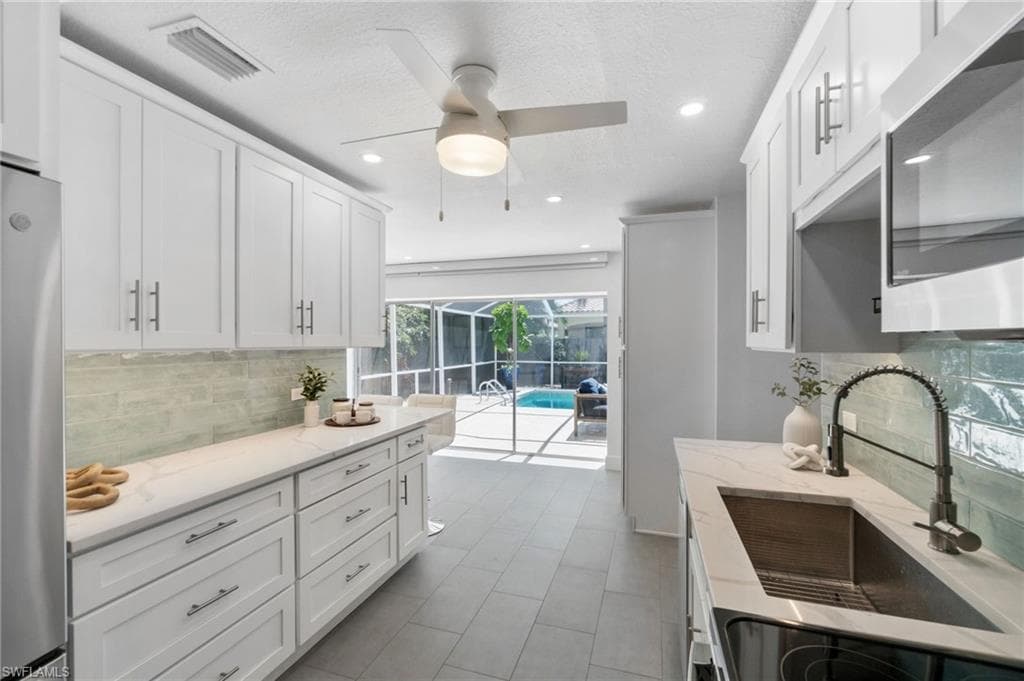 626 97th Ave N, Naples, FL 34108-19