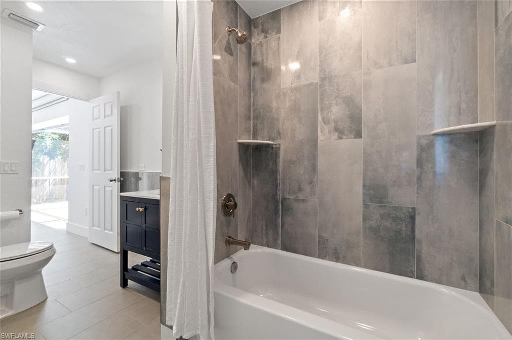 626 97th Ave N, Naples, FL 34108-28