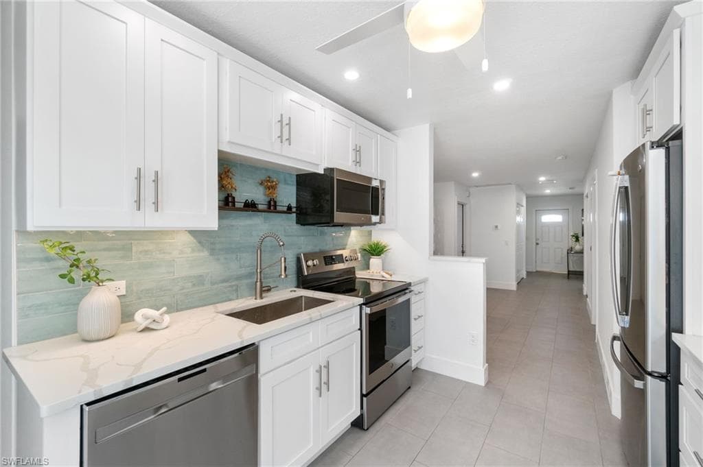 626 97th Ave N, Naples, FL 34108-3