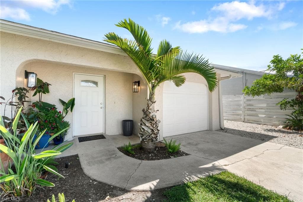 626 97th Ave N, Naples, FL 34108-39
