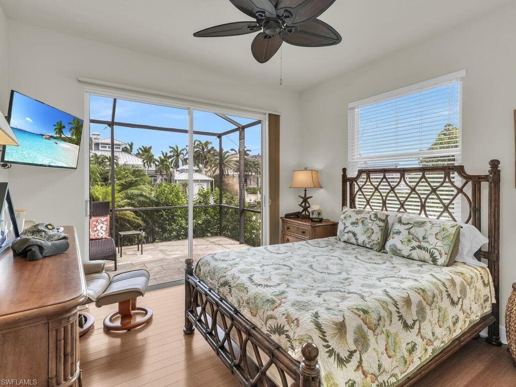 680 Thrush Ct, Marco Island, FL 34145-15
