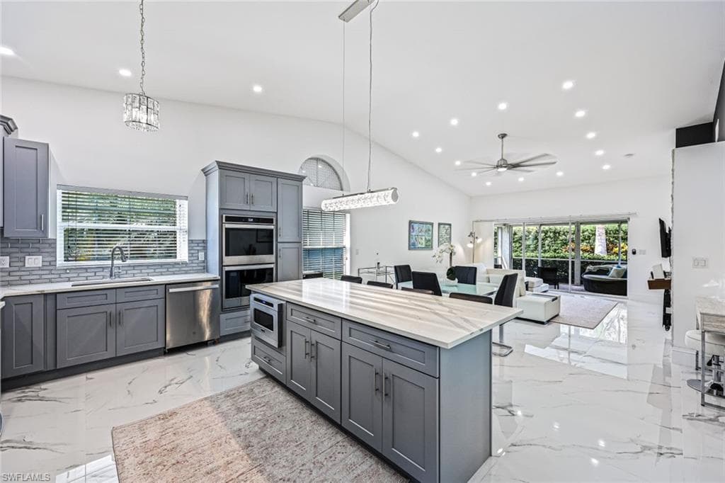 359 Melrose Pl 16, Naples, FL 34104-4