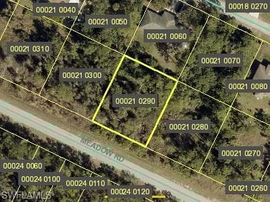 733/735 Meadow Rd, Lehigh Acres, FL 33971-1