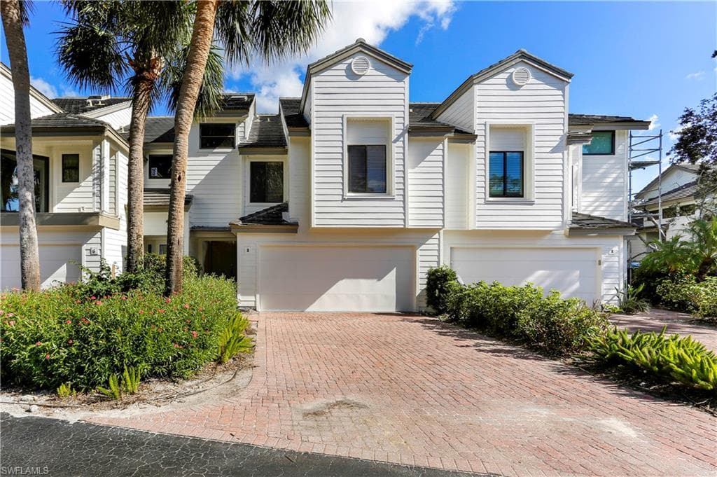 27105 Oakwood Lake Dr, Bonita Springs, FL 34134-4