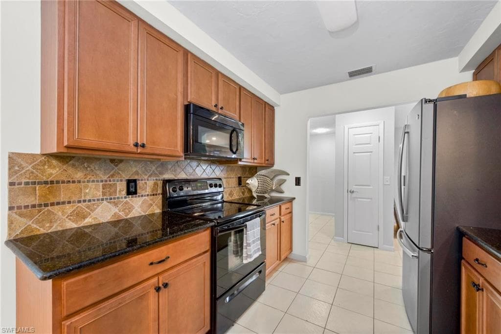 673 Travers Ave, Fort Myers, FL 33919-9