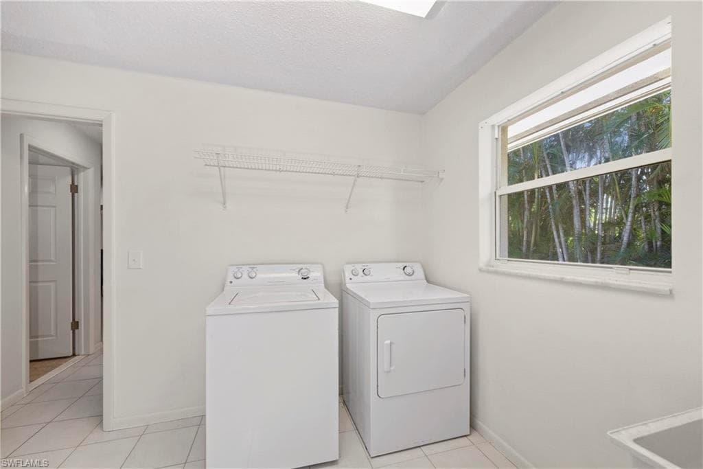 673 Travers Ave, Fort Myers, FL 33919-21