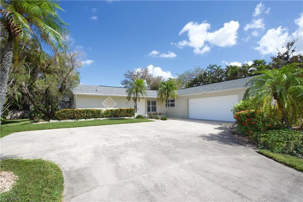 673 Travers Ave, Fort Myers, FL 33919-1