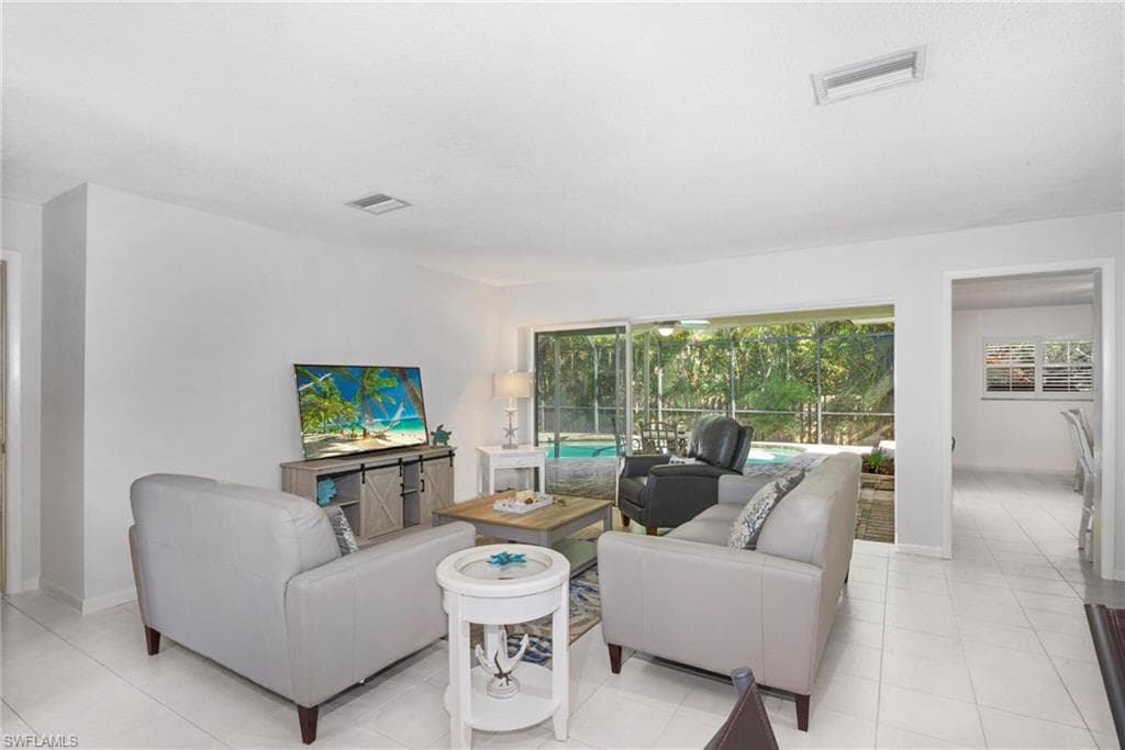 673 Travers Ave, Fort Myers, FL 33919-6