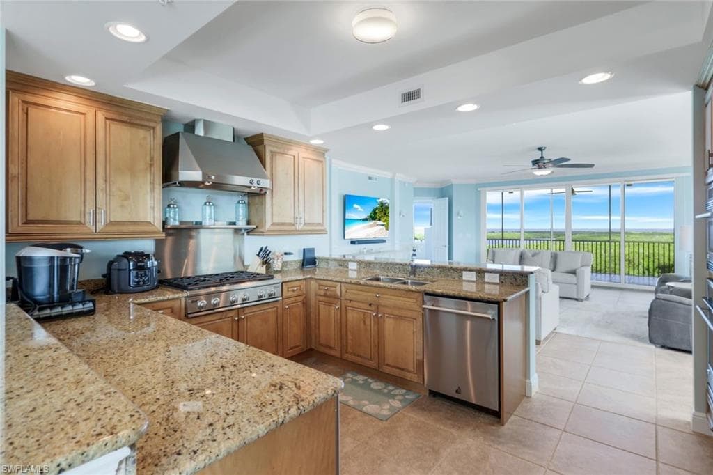 275 Indies Way 706, Naples, FL 34110-14