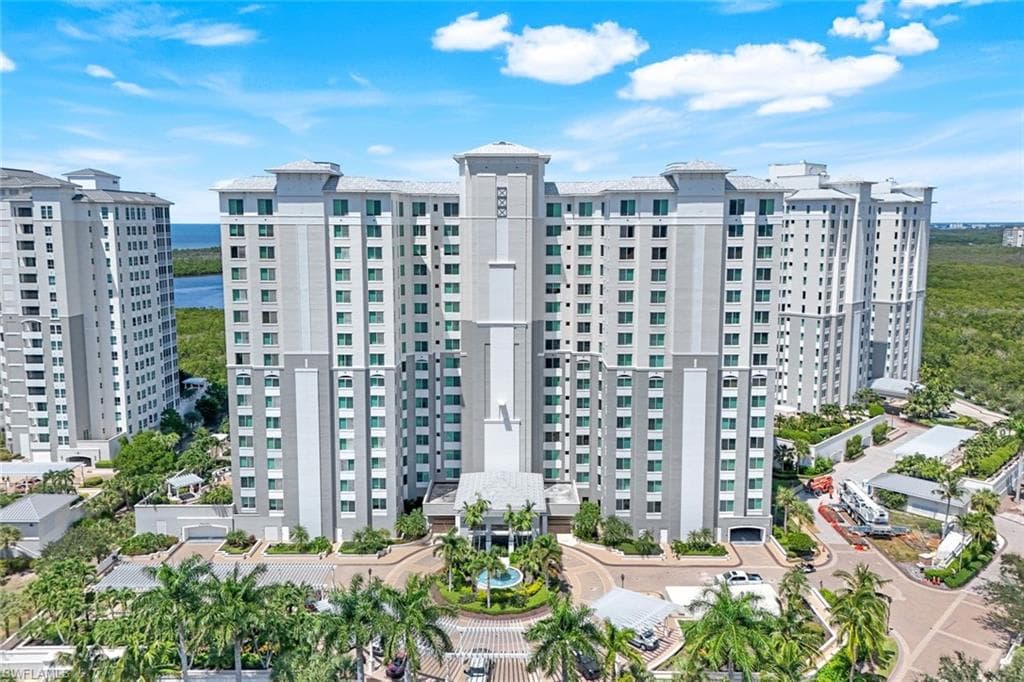 275 Indies Way 706, Naples, FL 34110-1