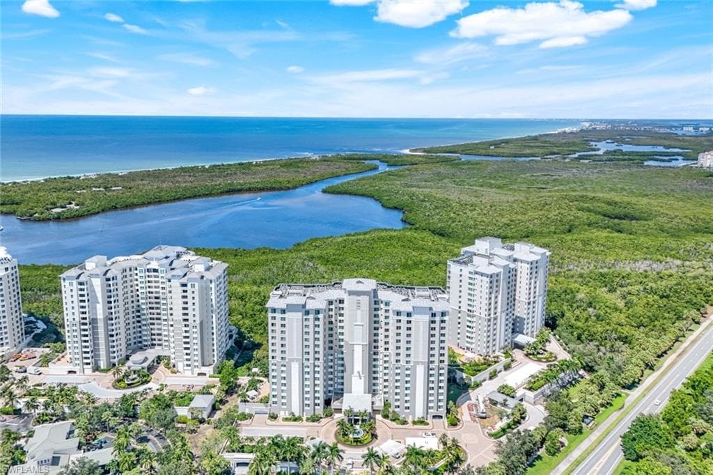 275 Indies Way 706, Naples, FL 34110-3