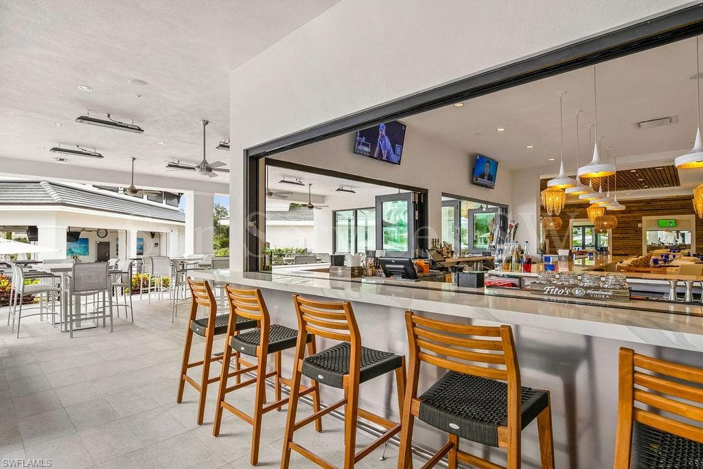 275 Indies Way 706, Naples, FL 34110-44