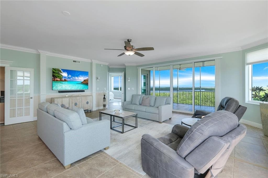 275 Indies Way 706, Naples, FL 34110-4