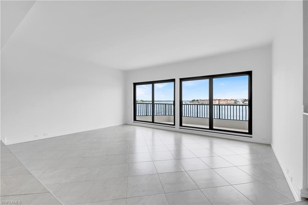 231 La Peninsula Blvd 231, Naples, FL 34113-9