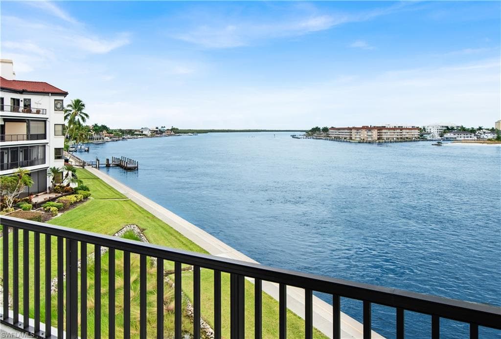 231 La Peninsula Blvd 231, Naples, FL 34113-24