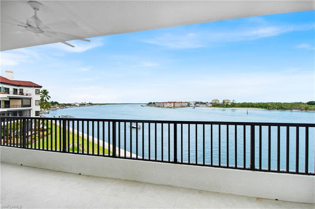 231 La Peninsula Blvd 231, Naples, FL 34113-26
