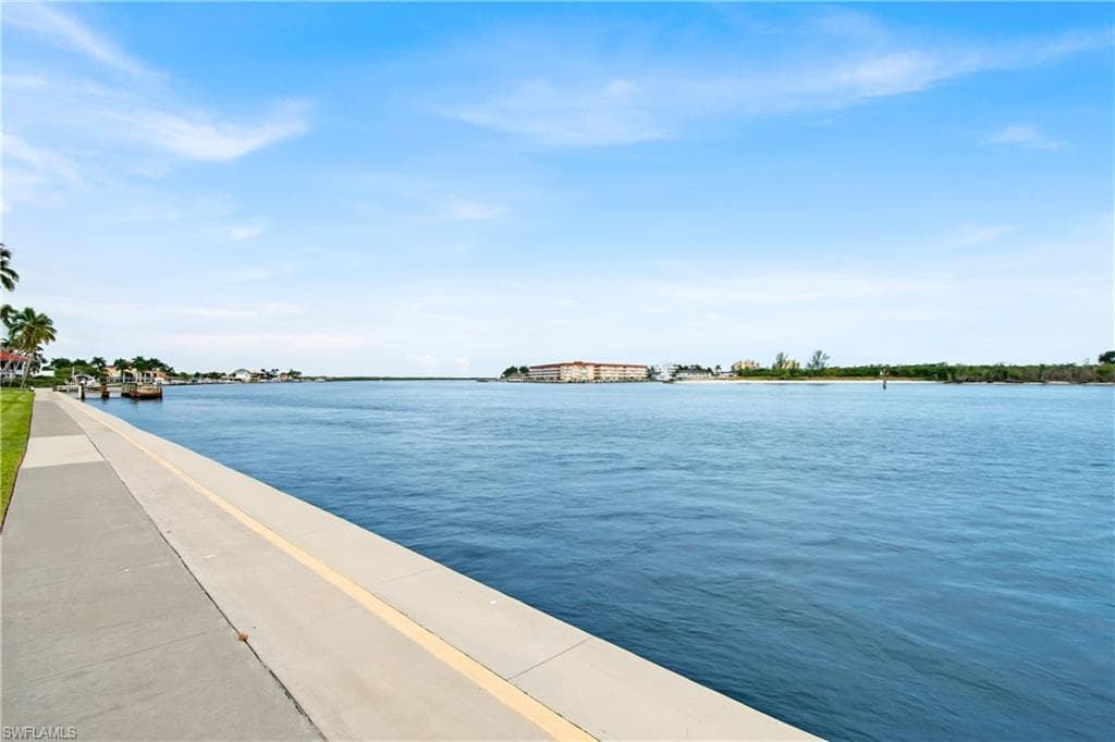 231 La Peninsula Blvd 231, Naples, FL 34113-35
