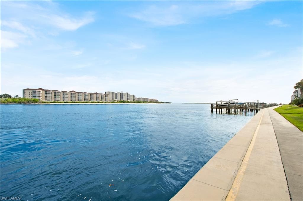 231 La Peninsula Blvd 231, Naples, FL 34113-36