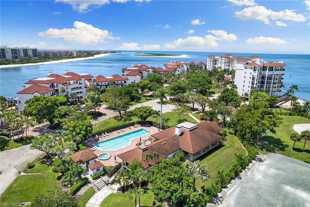 231 La Peninsula Blvd 231, Naples, FL 34113-43