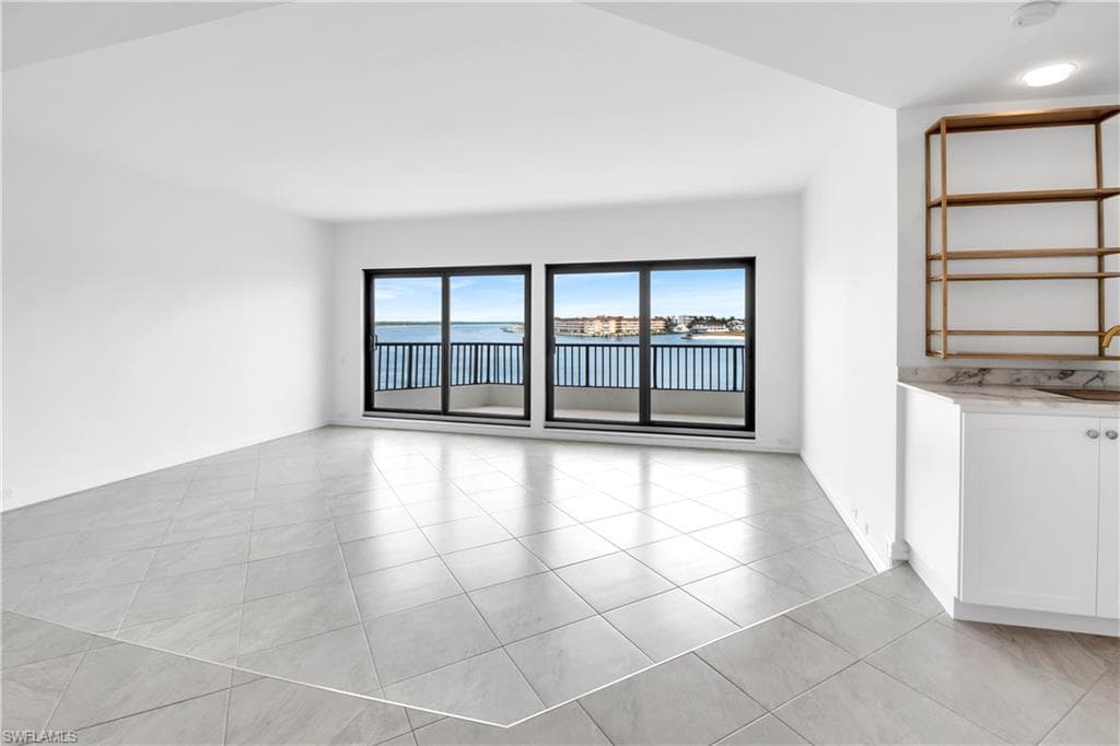231 La Peninsula Blvd 231, Naples, FL 34113-6