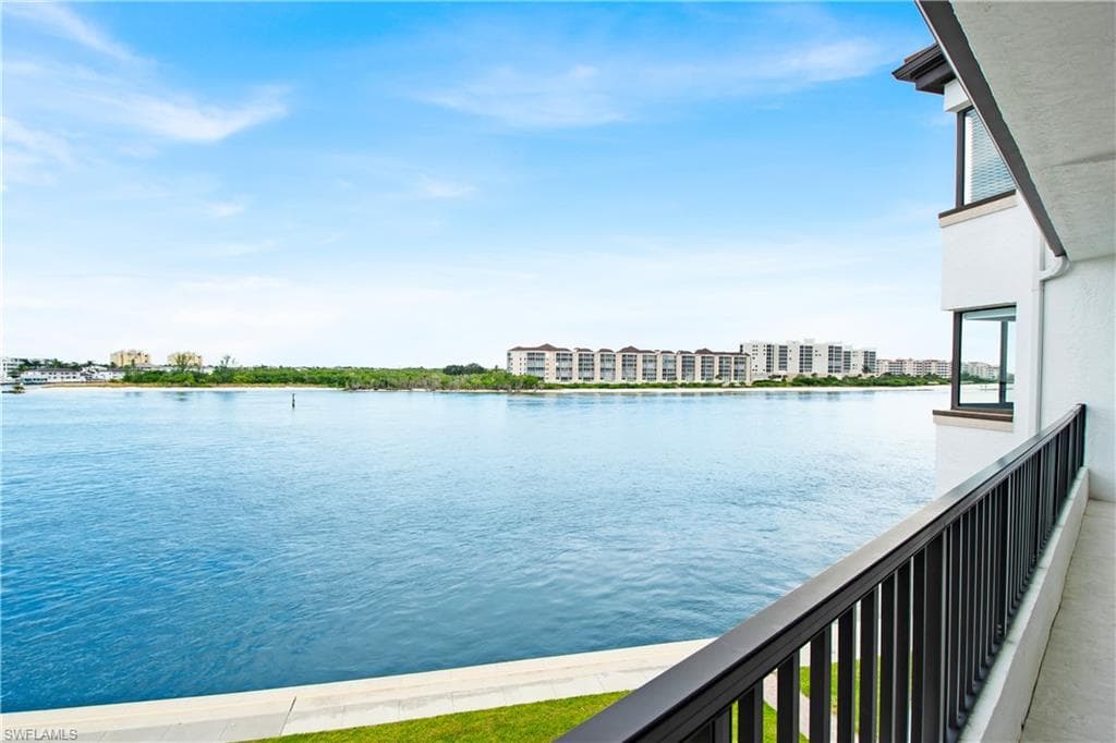 231 La Peninsula Blvd 231, Naples, FL 34113-8