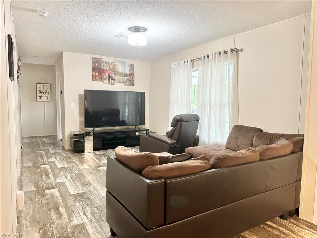 1255 Naples Ave, Clewiston, FL 33440-13