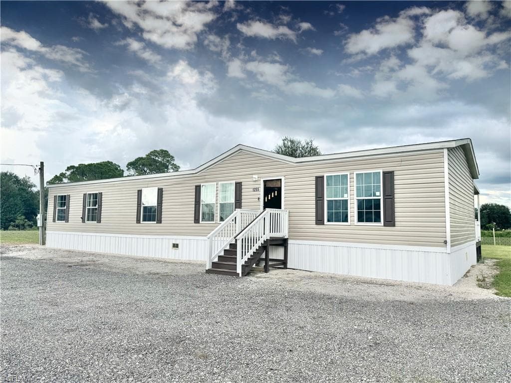 1255 Naples Ave, Clewiston, FL 33440-1
