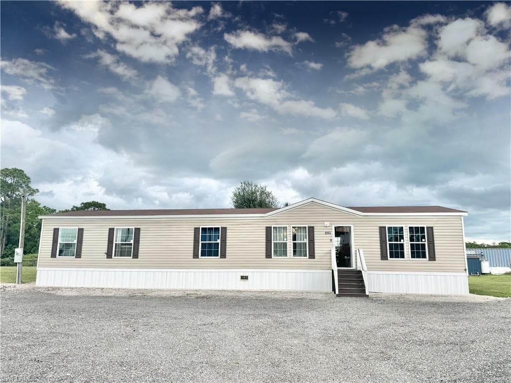 1255 Naples Ave, Clewiston, FL 33440-3