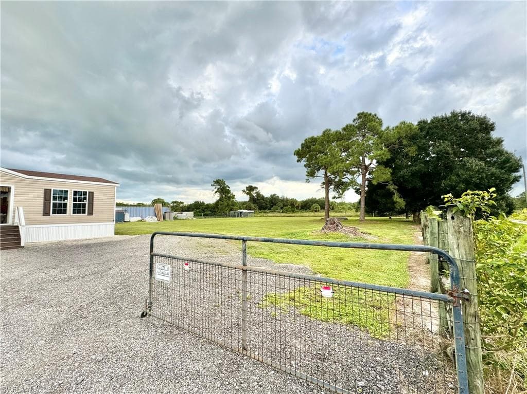 1255 Naples Ave, Clewiston, FL 33440-4