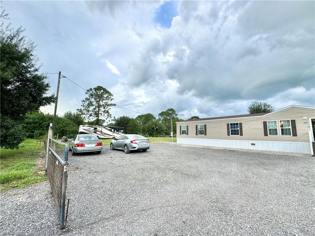 1255 Naples Ave, Clewiston, FL 33440-5