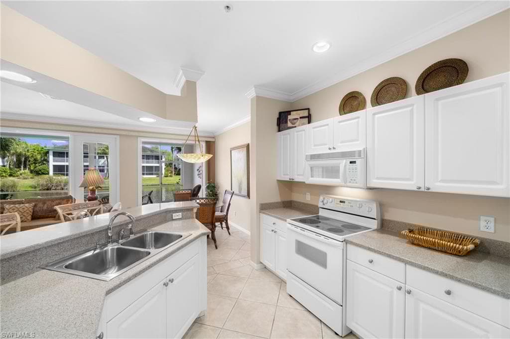 5060 Yacht Harbor Cir 102, Naples, FL 34112-10