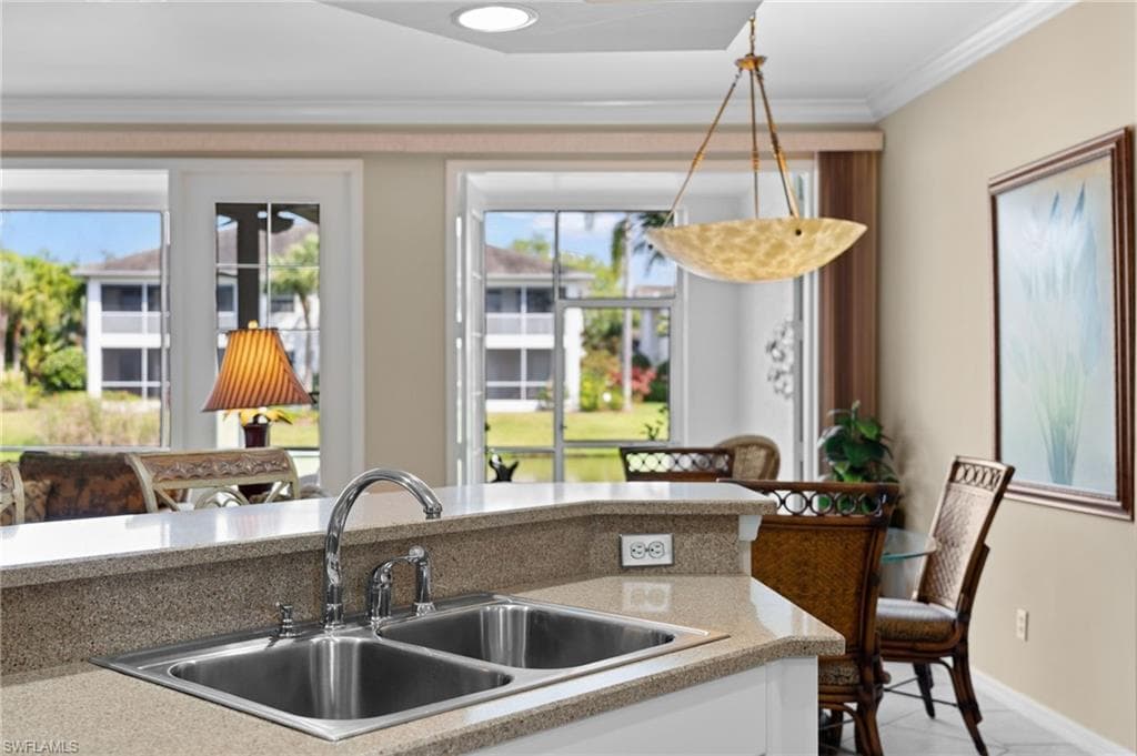 5060 Yacht Harbor Cir 102, Naples, FL 34112-11