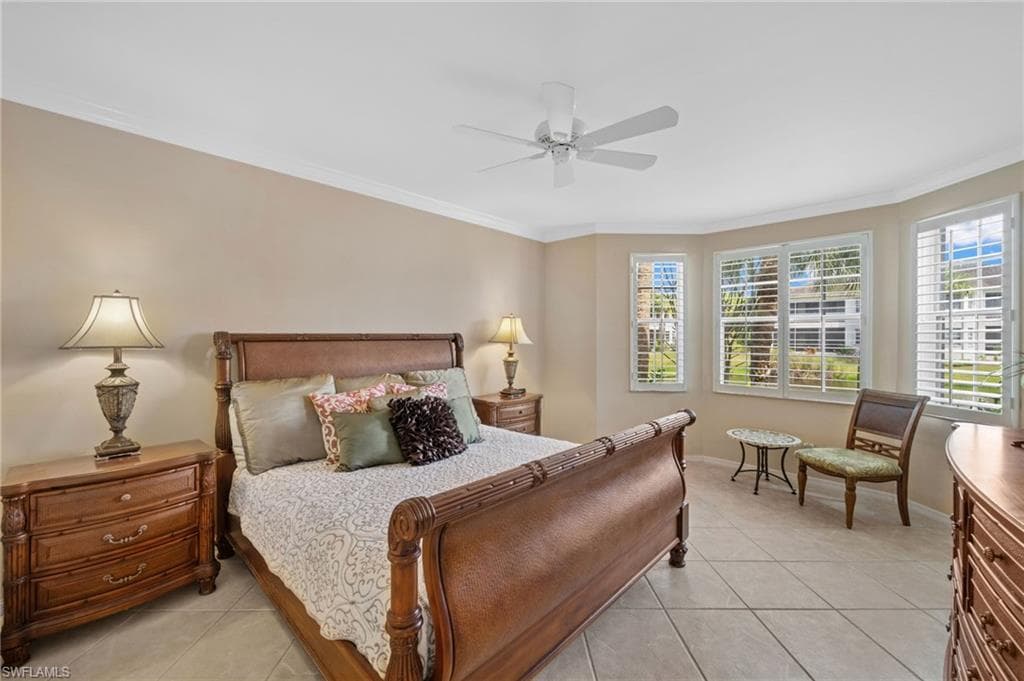 5060 Yacht Harbor Cir 102, Naples, FL 34112-12