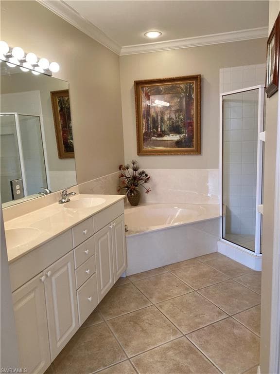 5060 Yacht Harbor Cir 102, Naples, FL 34112-14