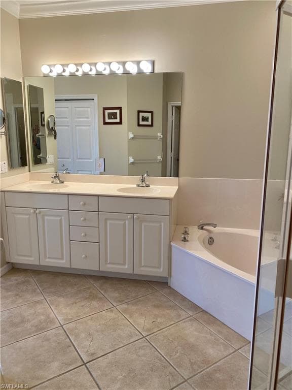 5060 Yacht Harbor Cir 102, Naples, FL 34112-15