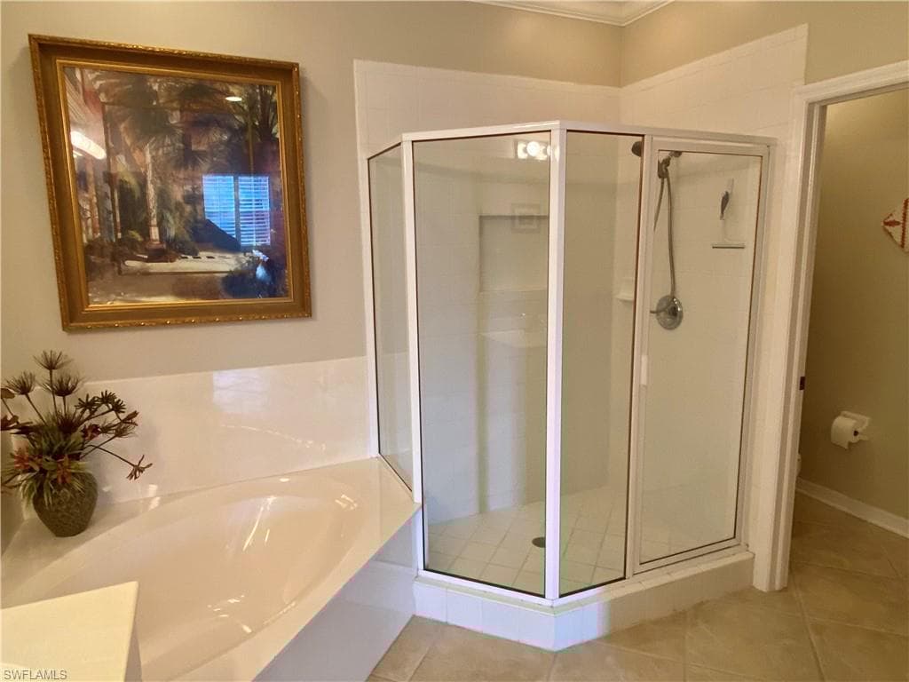 5060 Yacht Harbor Cir 102, Naples, FL 34112-16