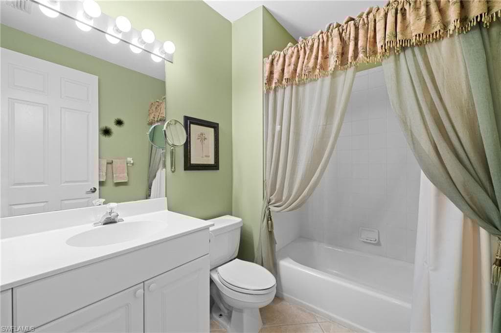 5060 Yacht Harbor Cir 102, Naples, FL 34112-18