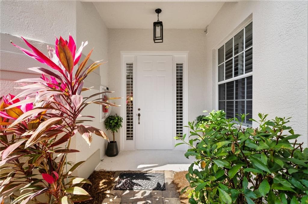 5060 Yacht Harbor Cir 102, Naples, FL 34112-22