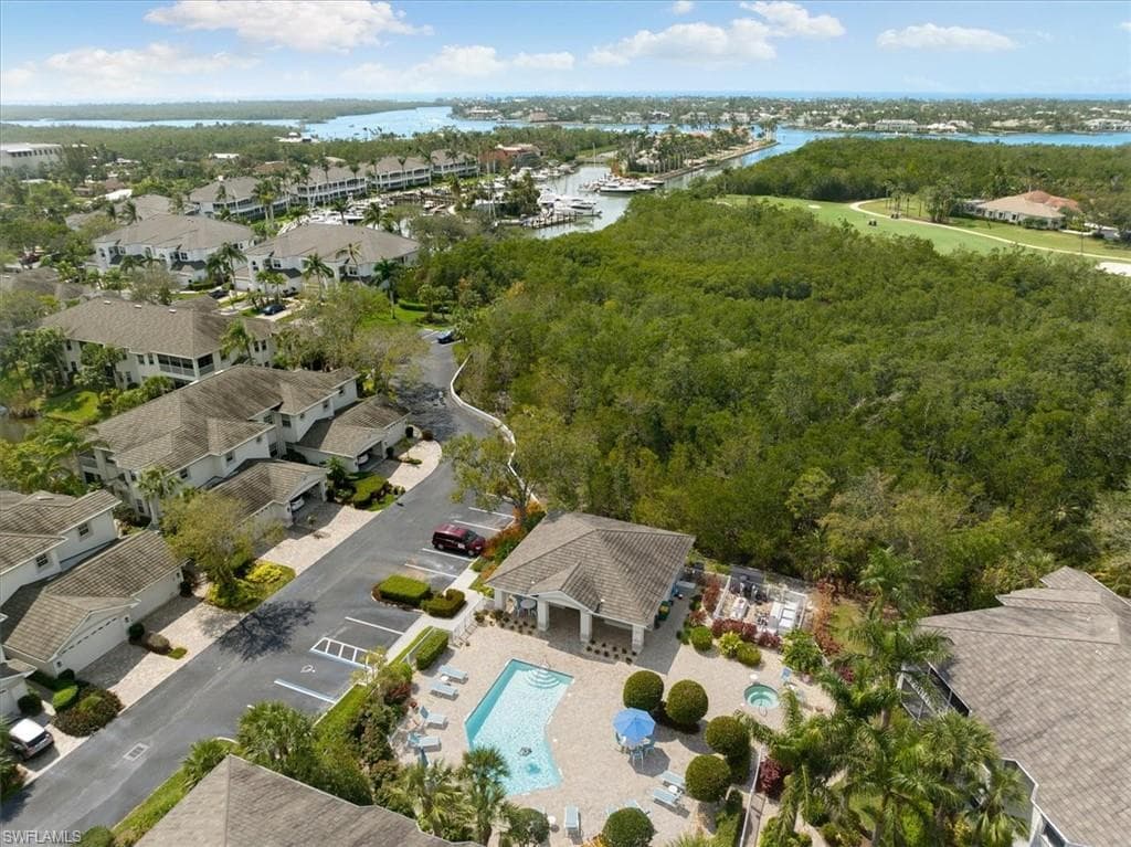 5060 Yacht Harbor Cir 102, Naples, FL 34112-27