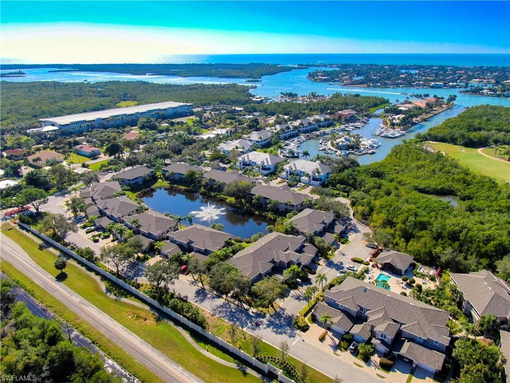 5060 Yacht Harbor Cir 102, Naples, FL 34112-28