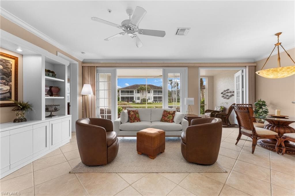 5060 Yacht Harbor Cir 102, Naples, FL 34112-4
