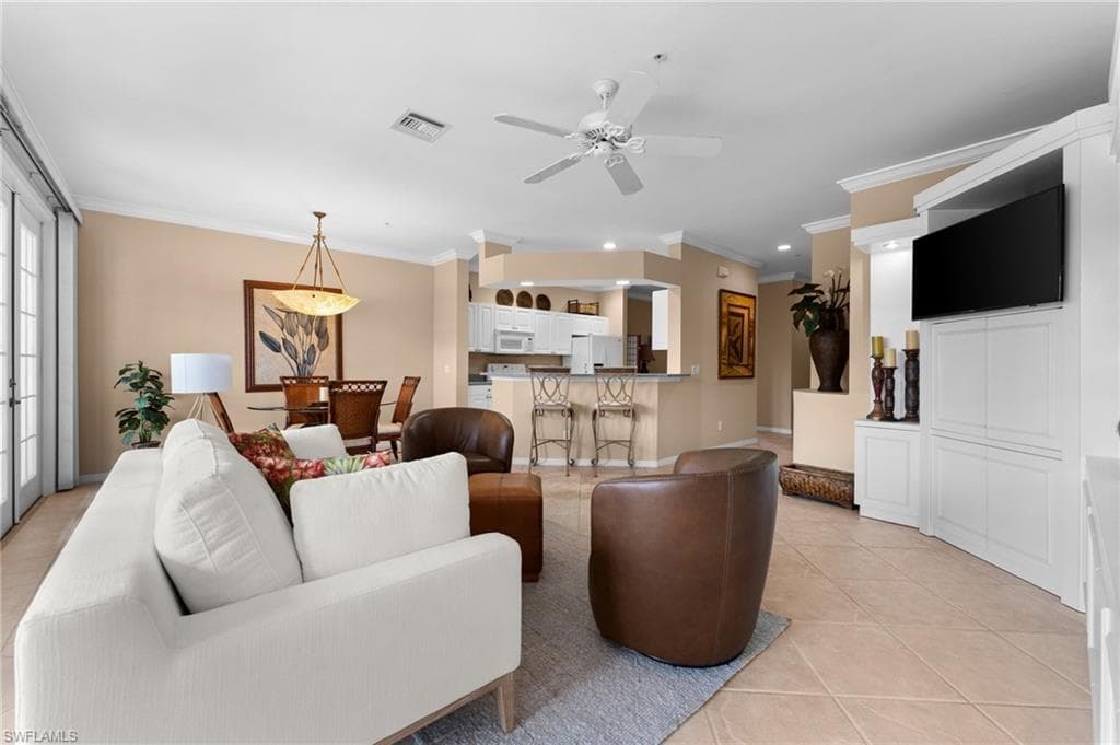 5060 Yacht Harbor Cir 102, Naples, FL 34112-6