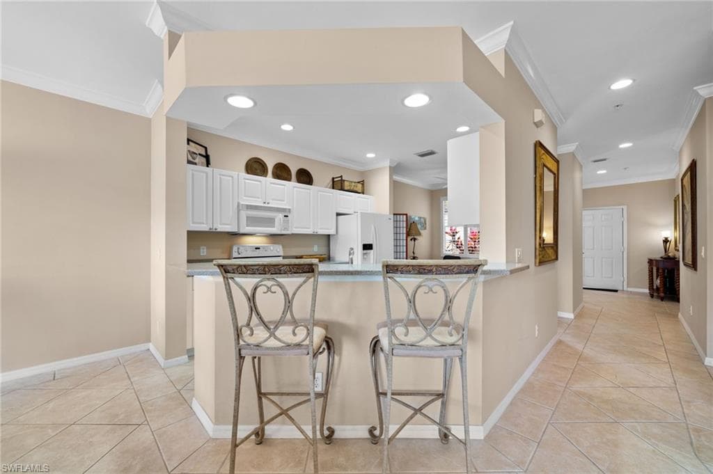 5060 Yacht Harbor Cir 102, Naples, FL 34112-8