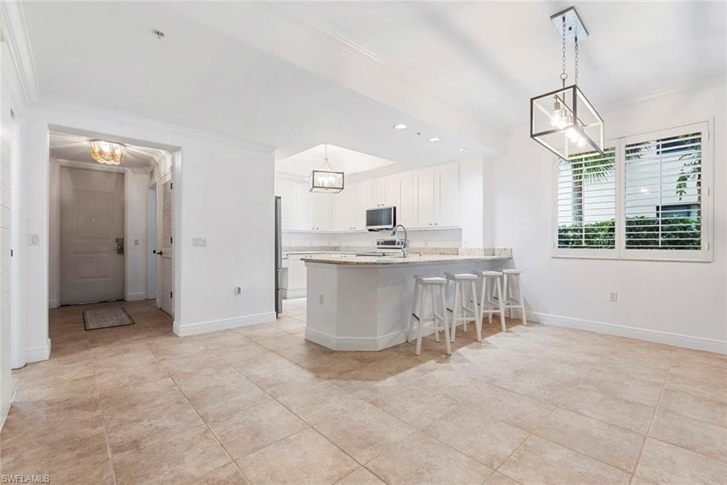 1035 Sandpiper St F101, Naples, FL 34102-8
